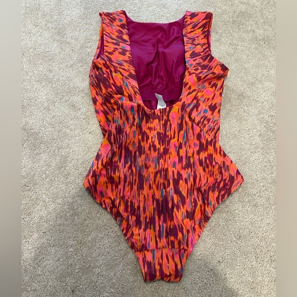 Lululemon Waterside High-Neck One-Piece Swimsuit Harmonize Fluro Pink Multi M - Picture 4 of 4